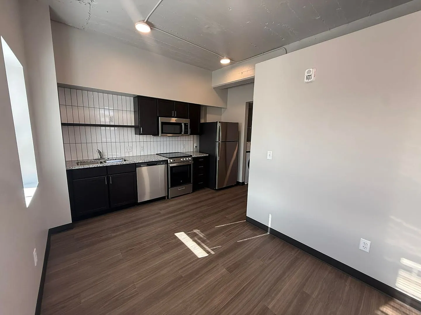 The Arnold Apartments — Photo 2