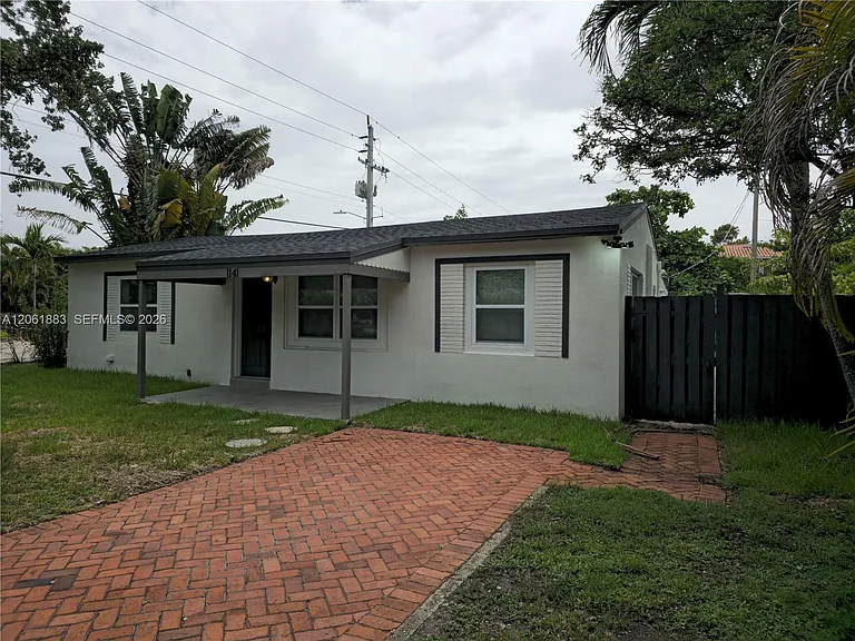 1141 SW 8th Ter — Photo 1
