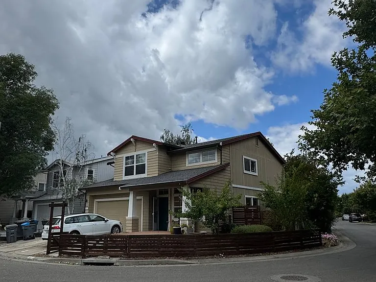 2277 Halsey Cir — Photo 3