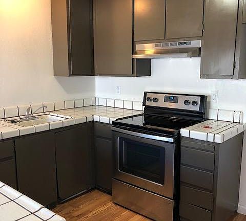 3rd image of 2430 Banyan Dr