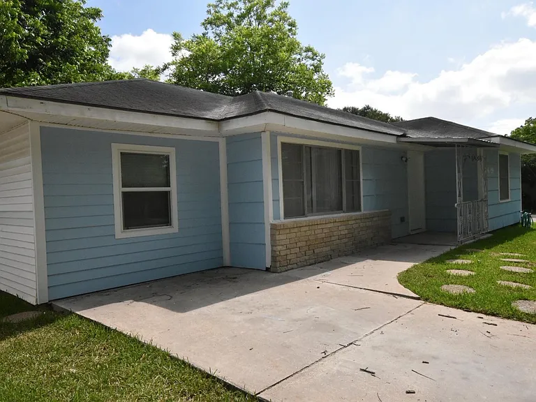 3619 Penwood Way — Photo 2