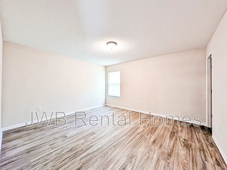 2223 W 2nd St — Photo 8