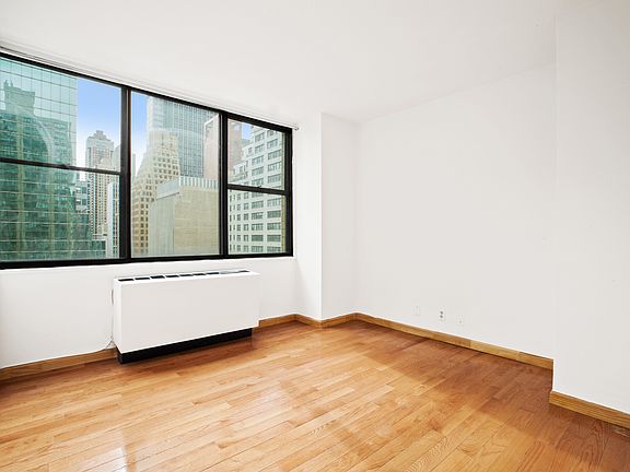 3rd image of 301 E 45th St APT 9D