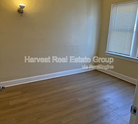 4th image of 460 S 6th St APT 4