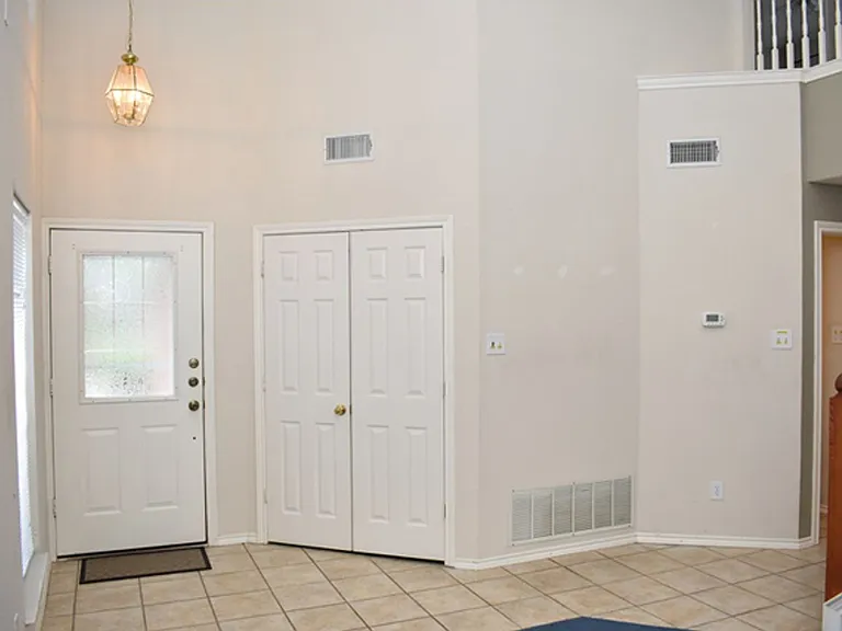 4712 Birchbend Ln — Photo 2