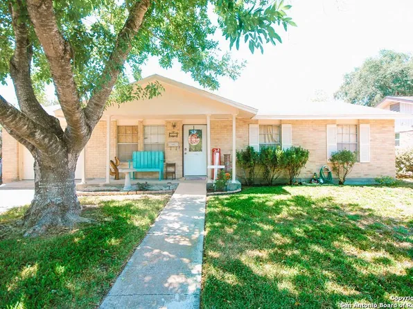 806 Garner, Beeville 78102