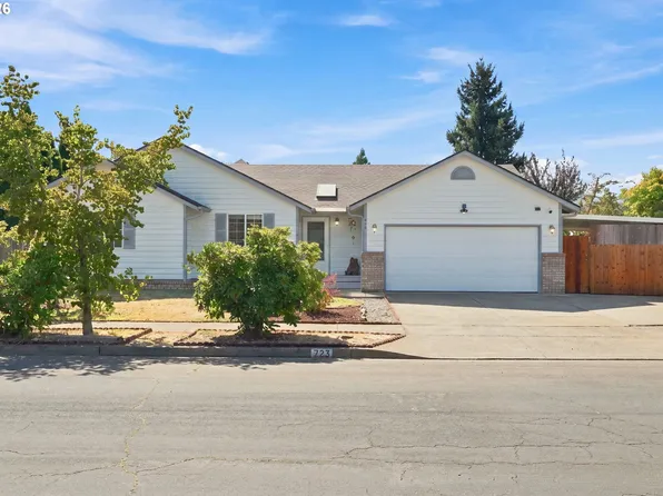 723 71st St, Springfield, OR 97478