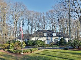 28 Galloping Hill Rd, Holmdel, NJ 07733