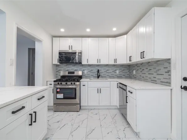 50 Merokee Place, Farmingdale, NY 11735