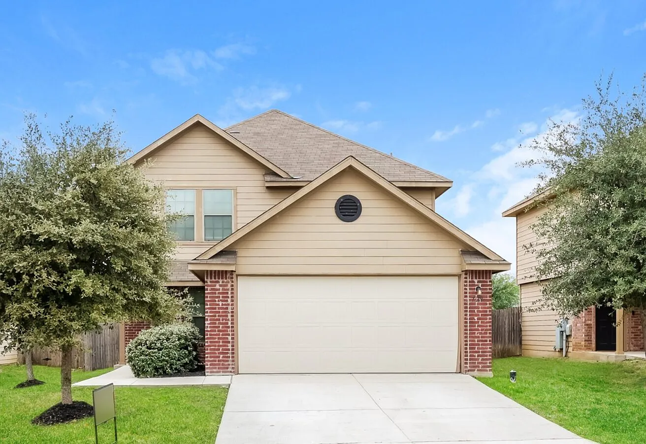 Enclave at Northeast Crossing — Photo 1