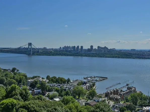 2 Horizon Rd APT 1428, Fort Lee, NJ 07024