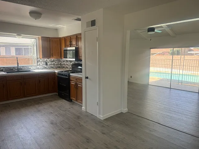 1602 Beverly Ave — Photo 2