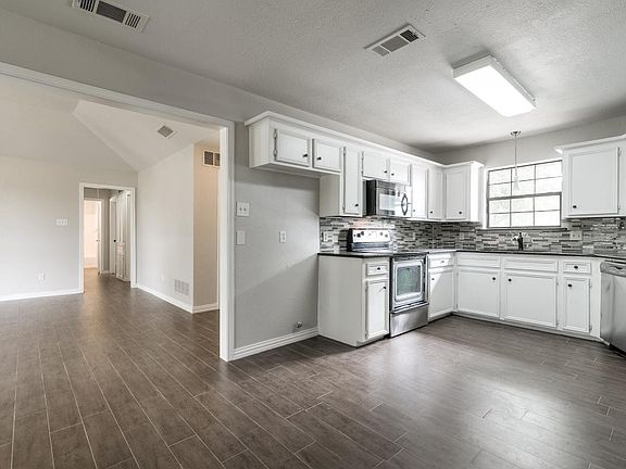 5th image of 2209 Country Meadow Ln