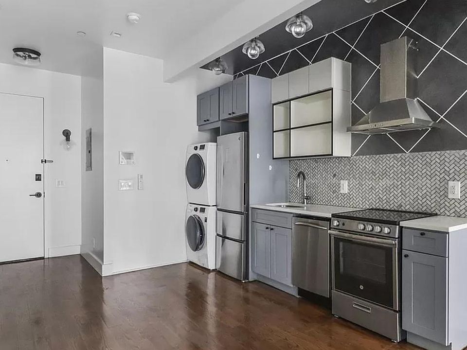2nd image of 83 Graham Ave #2