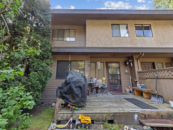 2nd image of 6884 Bromley Ct