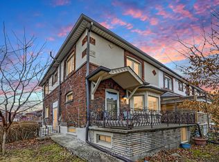 358 Roxton Rd, Toronto, ON M6G 3R2