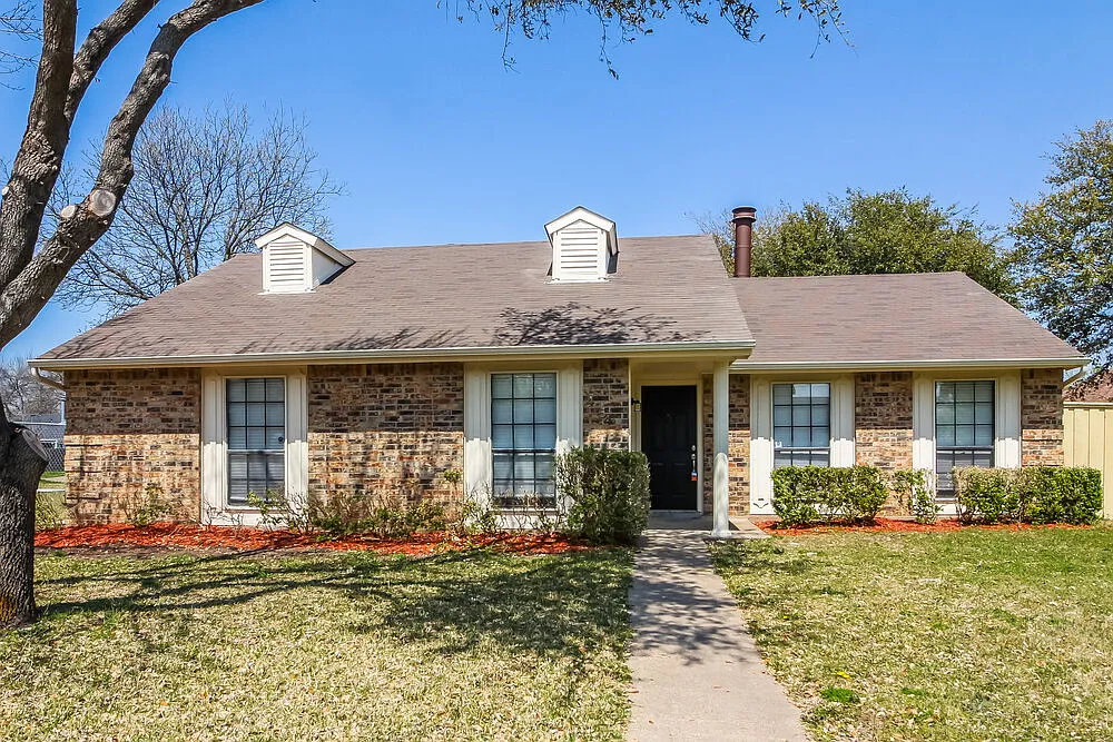 3 bed, 2.0 bath, 1512 sqft, $1,985 — Photo 1
