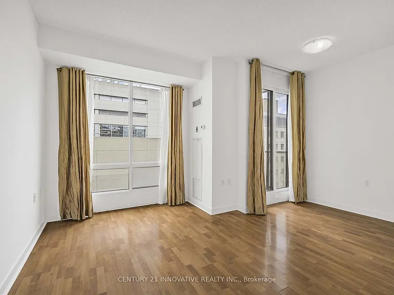 85 Bloor St E #805 — Photo 4