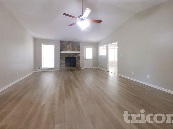 2nd image of 968 Dallas Way