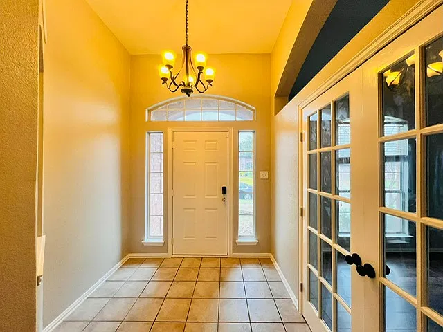 3 bed, 1717 sqft, $2,100 — Photo 2