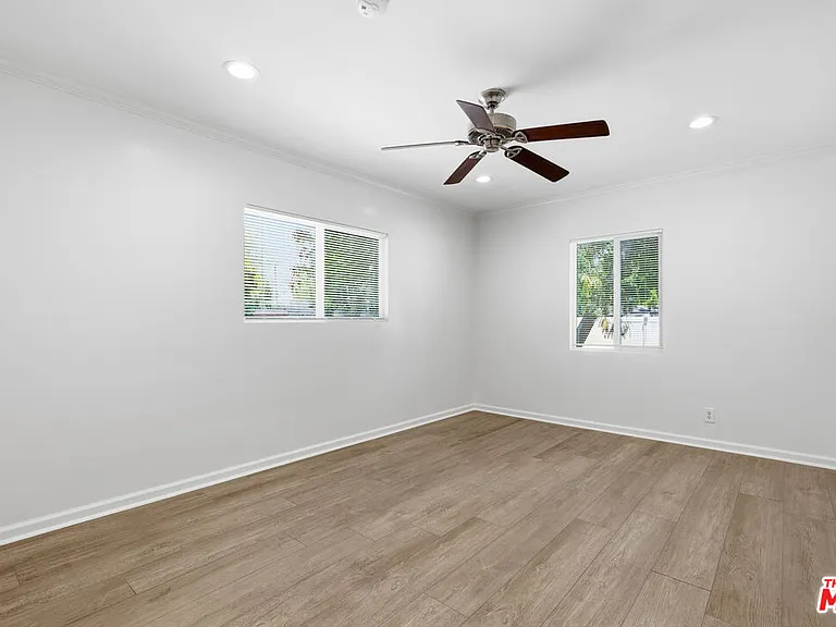 6033 Fallbrook Ave — Photo 7