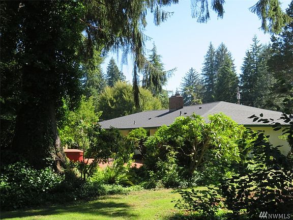 4th image of 919 Fairway Ln