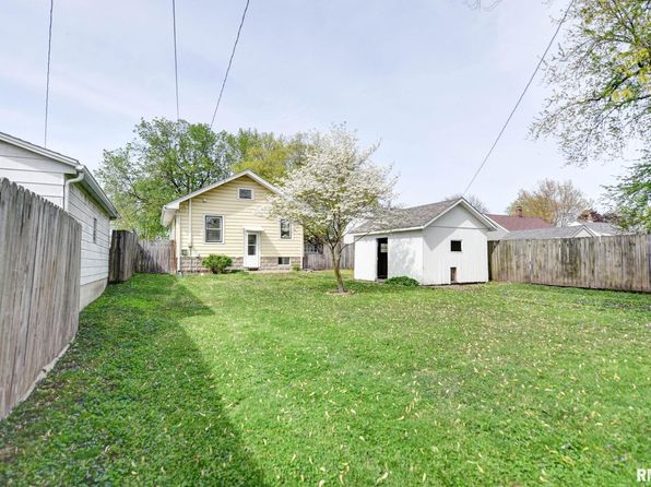 916 W Park Blvd, Taylorville, IL 62568