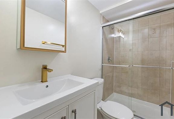 3rd image of 3012 12th St NE Floor 1