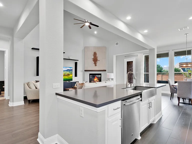 1301 Skyflower Ln — Photo 8
