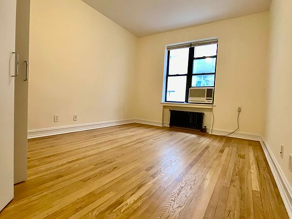 4th image of 235 E 46th St APT 4B