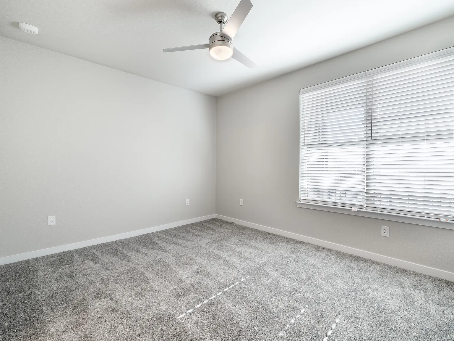 1 bed, 770 sqft, $1,350 — Photo 3