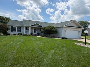 2001 Juniper Dr, Mahomet, IL 61853