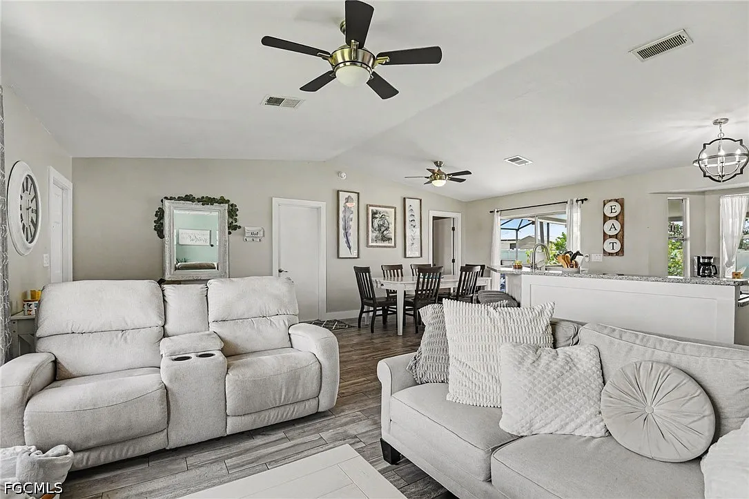 3 bed, 2.0 bath, 1161 sqft, $4,500 — Photo 4