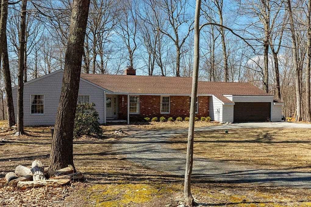 87 Woods Dr Clinton Corners Ny 12514 Mls 399343 Zillow