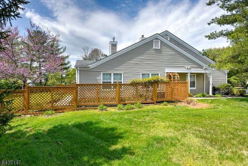 1st image of 208 Reed Ln