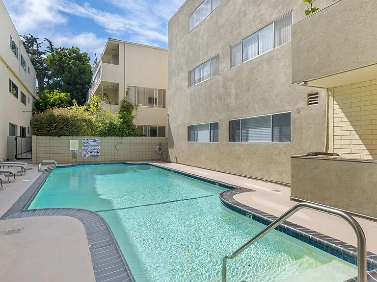 11970 Montana Ave #117 — Photo 21