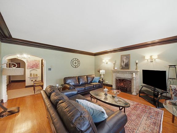 3rd image of 408 S Austin Blvd APT 2N