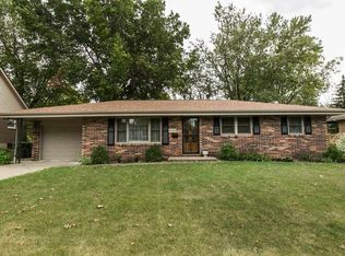 3180 Saint Anne Dr, Dubuque, IA 52001