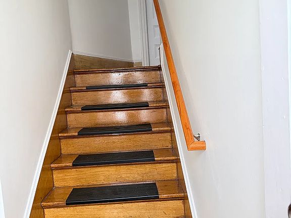 3rd image of 181 Reynolds Ave APT 2