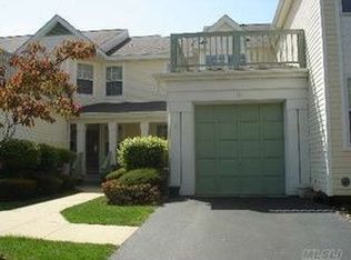 16 Commodore Cir, Port Jefferson Station, NY 11776