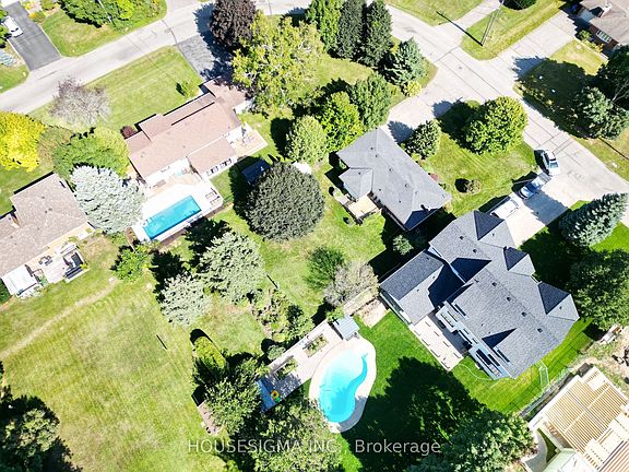 4th image of 33 Ridgeway Ave