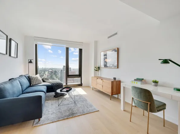 18 Sixth Avenue image 1 of 25