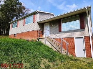 54883 Lawvers Dr, Bridgeport, OH 43912