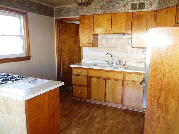 5th image of 2922 N Louis St