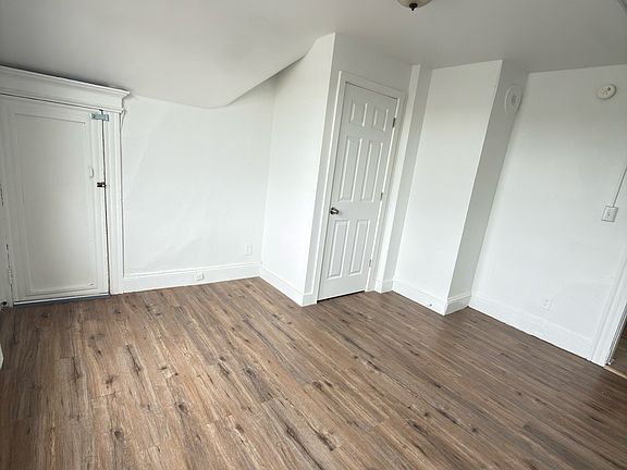 4th image of 10 Beatrice St #3