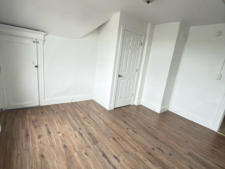 10 Beatrice St #3 — Photo 4