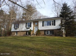 110 Spicebush Ln, Milford, PA 18337