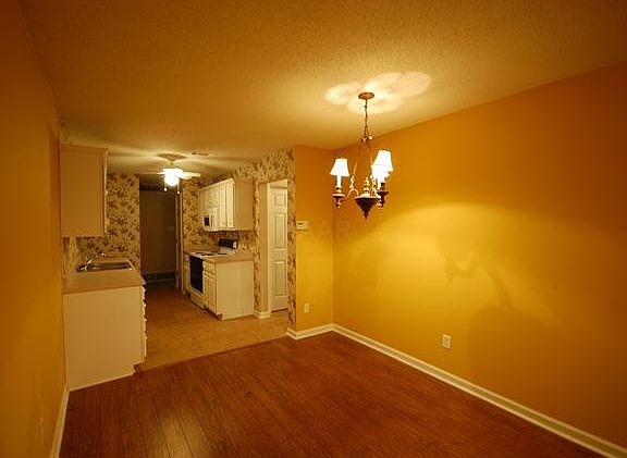 5th image of 6906 Century Oaks Dr