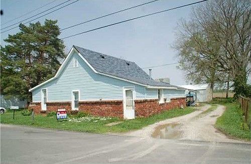 2nd image of 506 W Douglas St