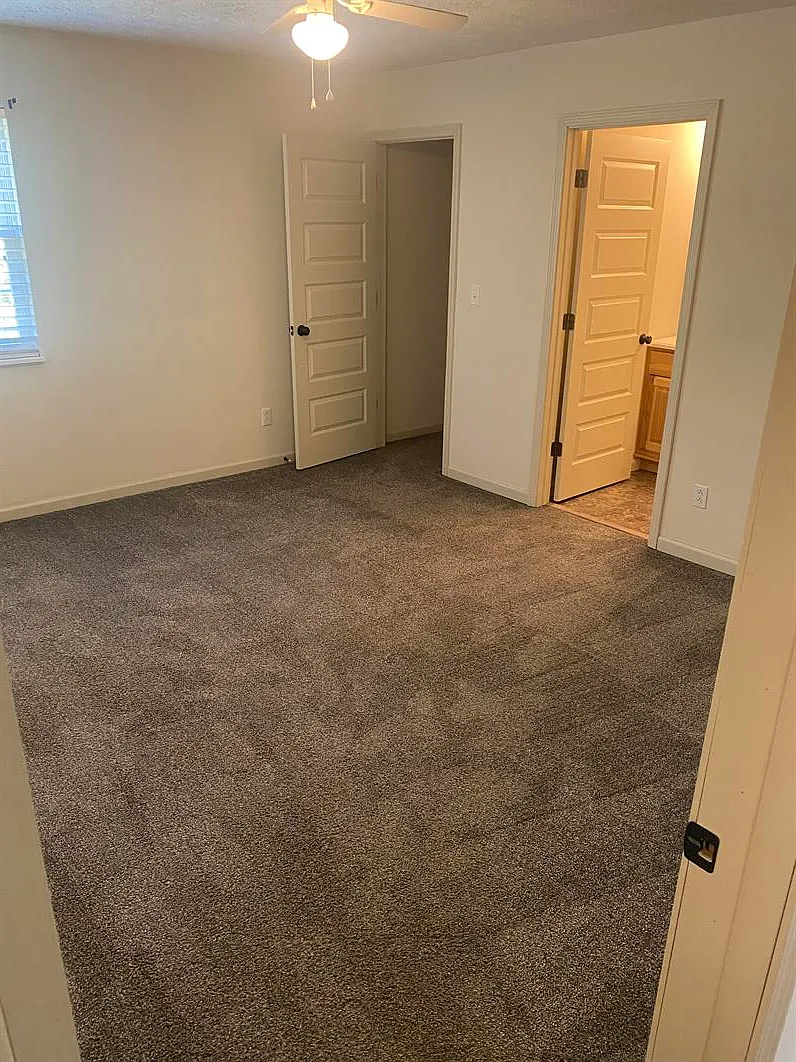 811 Island View Dr — Photo 3
